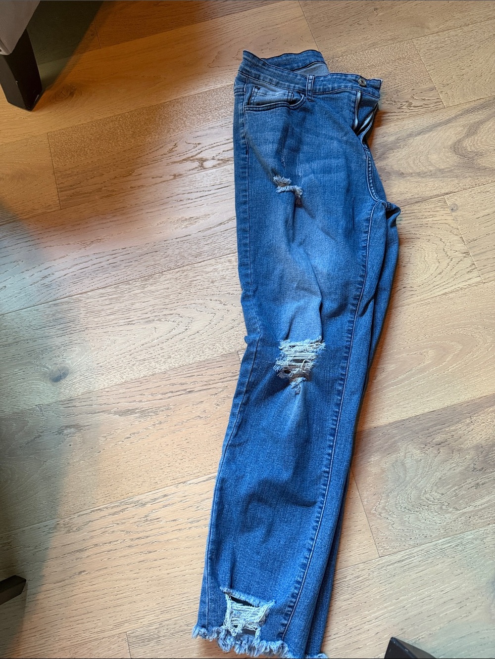 Women’s size L Distressed Blue Denim Jeans - Classic Slim Fit